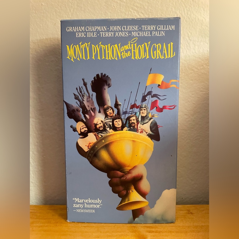 🏆 Vintage Monty Python & The Holy Grail Columbia Tristar Home Video Cassette 🏆